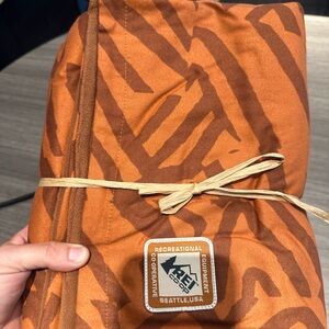 REI Nutmeg Flannel Fleece Blanket